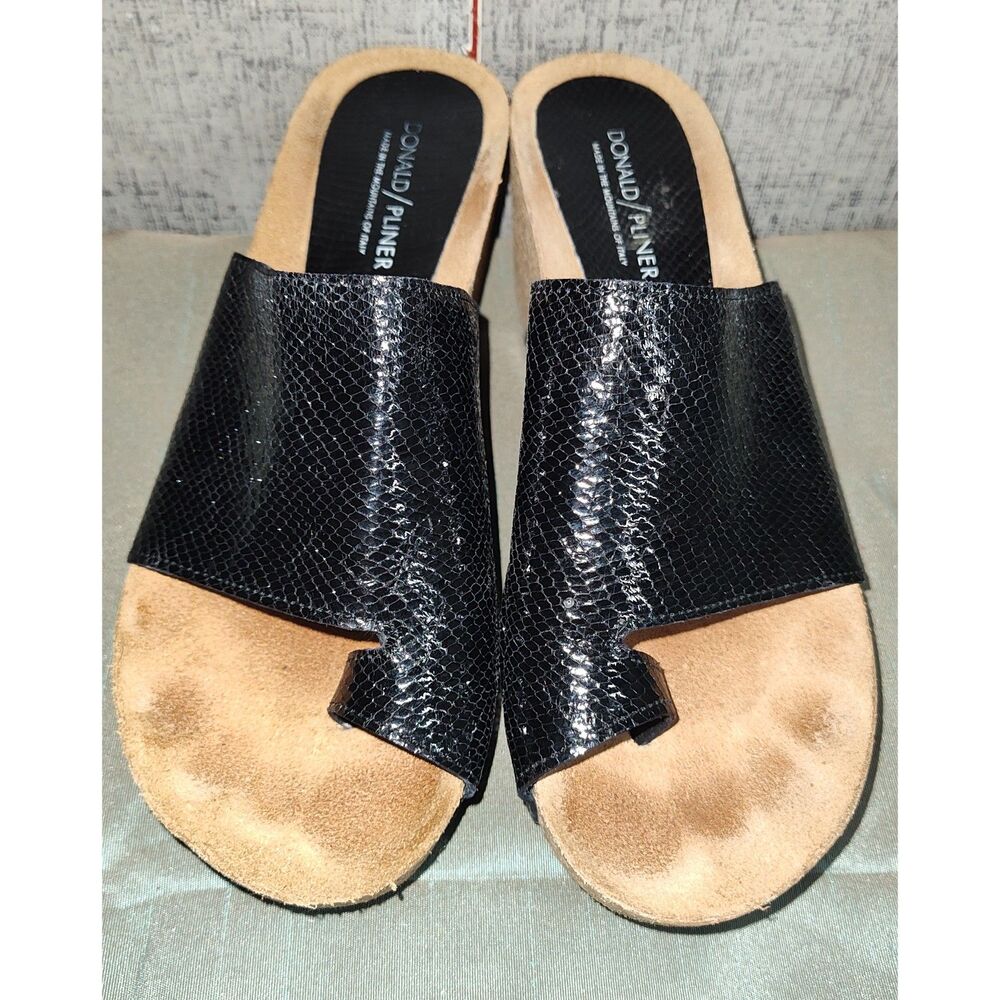 Donald Pliner Ginie Metallic Black Snake Print Wedge Sandals Sz 9.5B - Picture 1 of 5